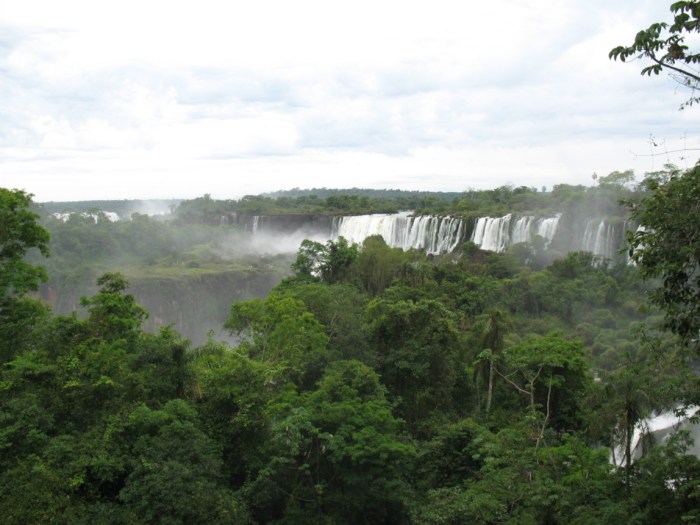 Cascadas de Iguazí en la frontera de la selva Misionera, en donde sucede el relato 'El hombre muerto'